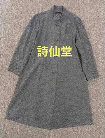 시선당 크레이프 원단 히키타 패턴 블랙 스탠딩 칼라 싸개 단추 자켓 코트