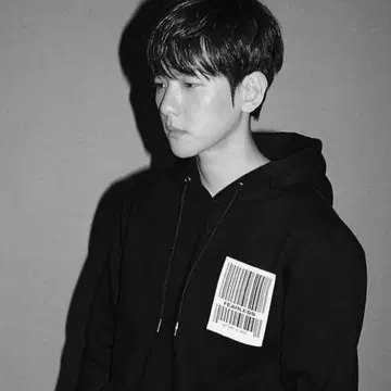 [BAEKHYUN 착용] prive alliance 후디 블랙