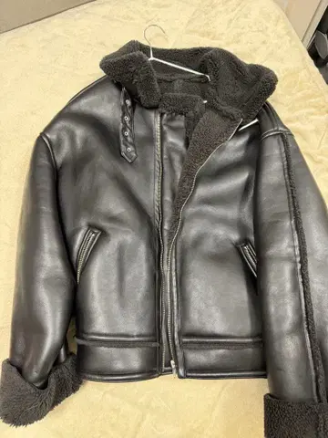 JEANASIS 블랙 무스탕 코트