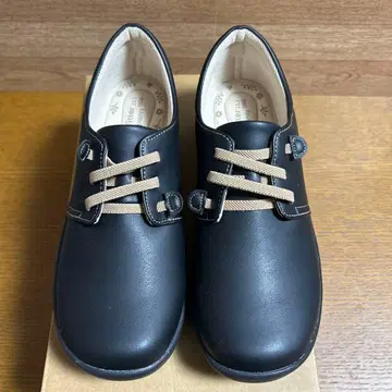 새상품 캐주얼 슈즈 23.5cm