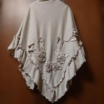 루트 에이 꽃 자수 장식 베이지 스톨