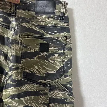 VALABASAS 카모 패턴 팬츠 사이즈 32