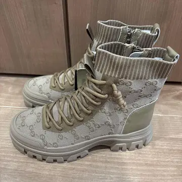 미사용 택 포함 베이지 니트 부츠