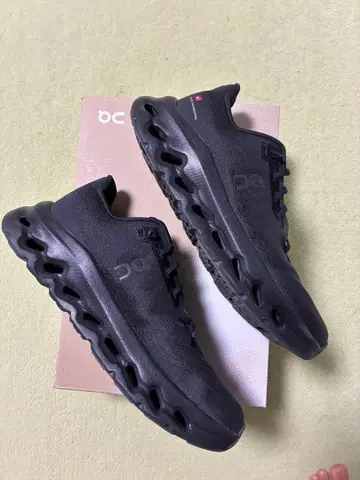 On Cloudtilt 블랙 26cm