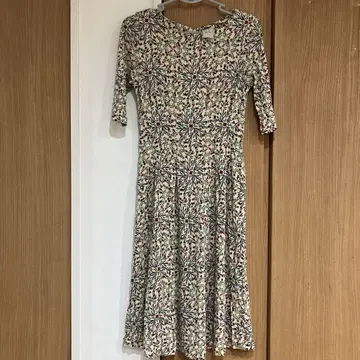 시빌라 꽃무늬 7부 소매 원피스