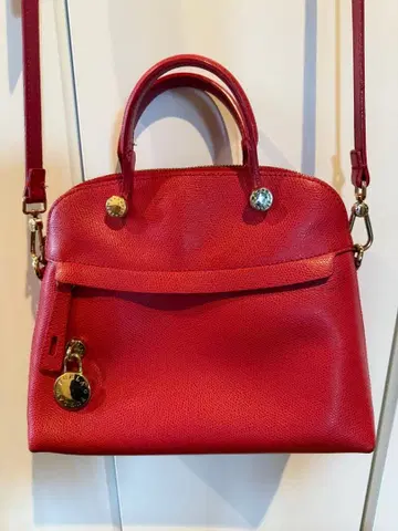 중고 FURLA 레드 숄더백 금장 장식 포함