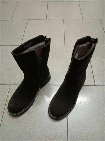 다크 브라운 스웨이드 어그 부츠