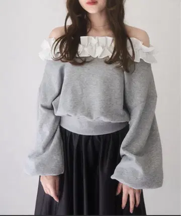 새상품 mellowneon 오프숄더 프릴 맨투맨