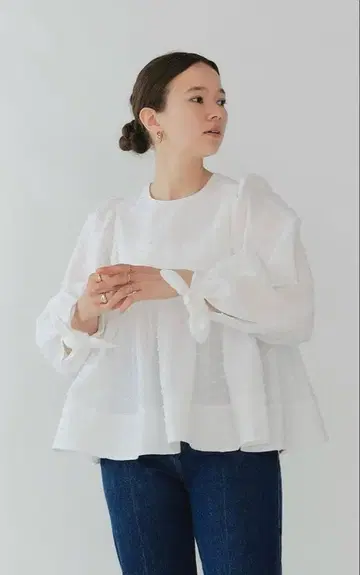 yori 스노우 자카드 개더 블라우스 38