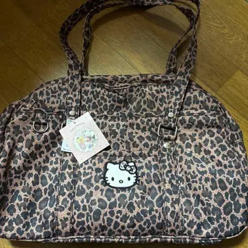 헬로키티 브라운 레오파드 무늬 보스턴 백