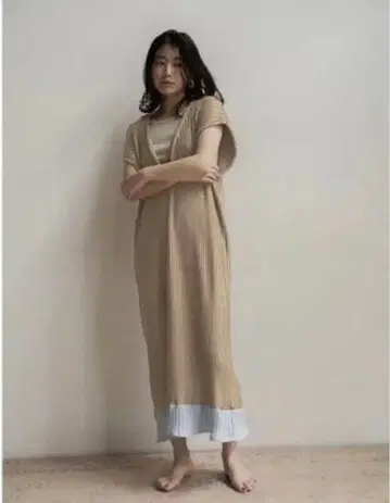 meer. V넥 플리츠 드레스 플리츠 원피스