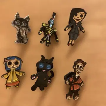 코렐라인과 버튼 마녀 핀 배지 코렐라인