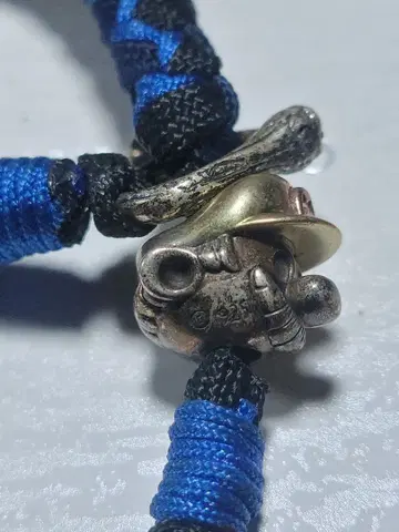 마리오 헤드 은제 스컬 참 포함 니트 끈 팔찌