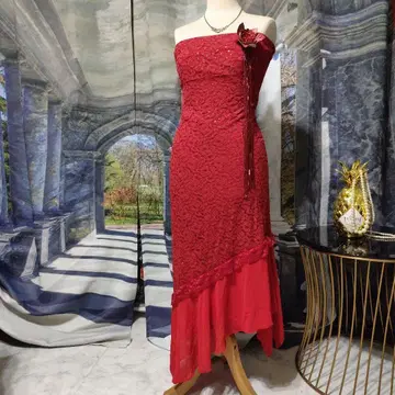 빨간색 스트랩 드레스 가죽 꽃 장식 스팽글