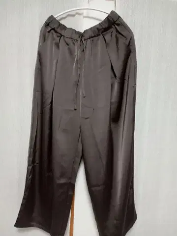 차콜 새틴 팬츠