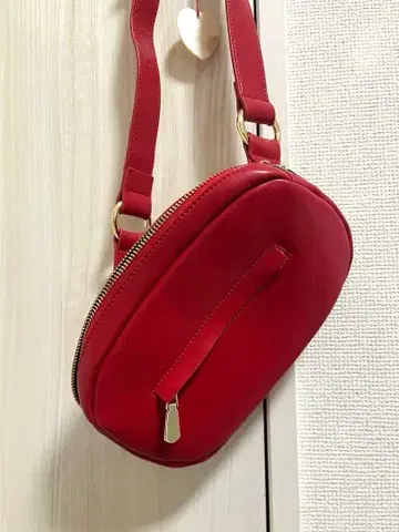 빨간색 라운드형 숄더백