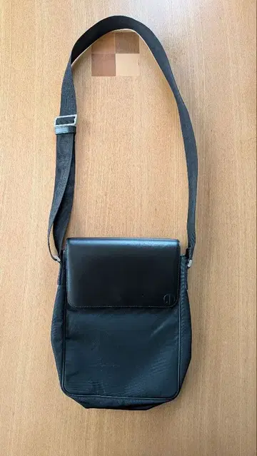 던힐 숄더백 플랩 포함