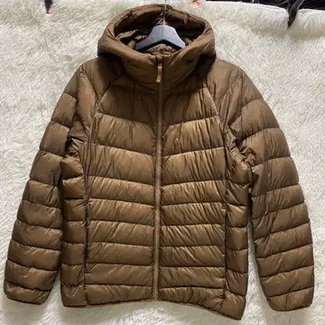 새상품급 유니클로 울트라 라이트 다운 파카 3D 컷 브라운 M 사이즈