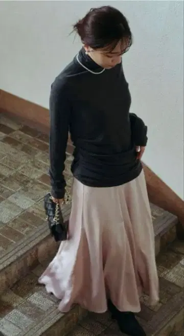 아뉴앙스 글로스 새틴 플레어 스커트 핑크