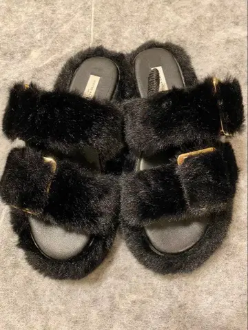 블랙 퍼 샌들 더블 스트랩