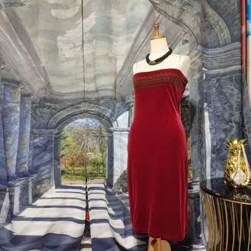 진홍색 벨벳 스트랩리스 드레스 벨로아 드레스