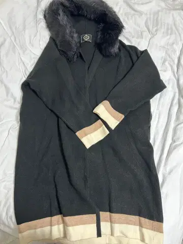 퍼 부착 롱 코트