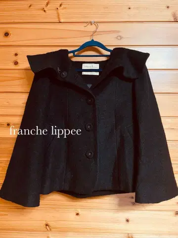 franche lippee 블랙 판초 스타일 숏 기장 코트 후드 부착