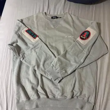 XLARGE 그레이 트레이닝복 패치 부착