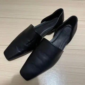 블랙 스퀘어토 펌프스