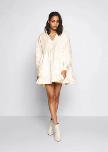 sister jane 자카드 화이트 미니 원피스