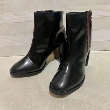ZARA TRAFALUC 38 에나멜 블랙 부츠 24cm