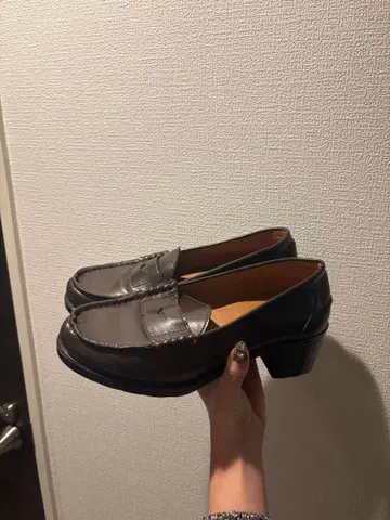 블랙 가죽 로퍼 중간 힐