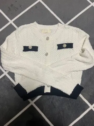 화이트 케이블 니트 스웨터 S 사이즈