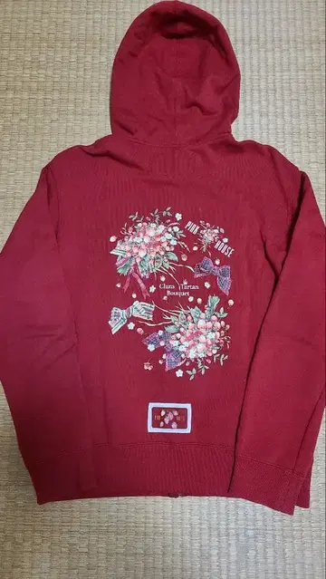 핑크하우스 2021 클랜타탄 부케 후드티 정가 28,600엔