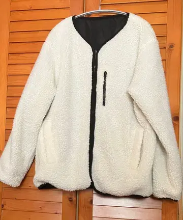 리버서블 화이트 블랙 보아 점퍼