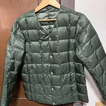 타이온 올리브 그린 다운 자켓 버튼 포함