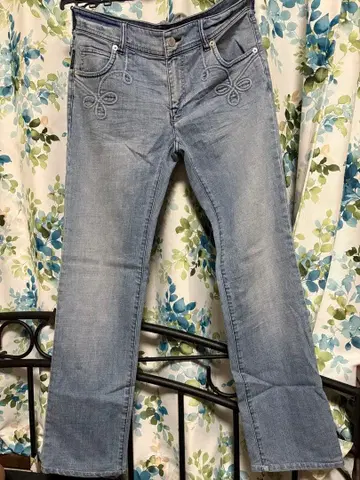 ARMANI 플라워 자수 부츠컷 데님 라이트 블루