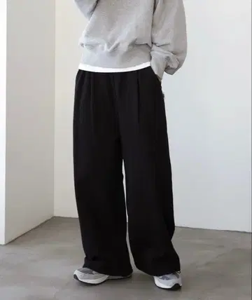 ANME 쭈리 맨투맨 턱 와이드 팬츠