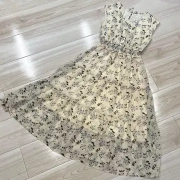 [ 새상품급 ] allamanda 청순 꽃무늬 슬리브리스 롱 원피스