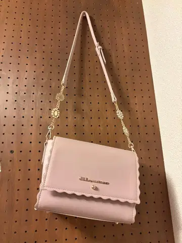 질스튜어트 핑크 스캘럽 엣지 숄더백