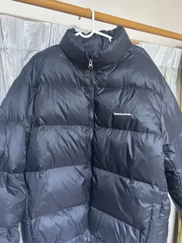 블랙 다운 자켓 thisisneverthat