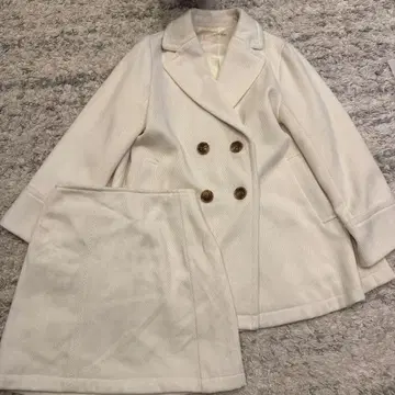 NICECLAUP 화이트 코트 스커트 셋업