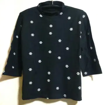 미사용 새상품 미니 꽃무늬 자수 디자인 풀오버 티셔츠 일본제