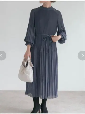 URBAN RESEARCH ROSSO 랜덤 플리츠 원피스 네이비