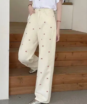 DIAVEL 리본 자수 데님 스트레이트 팬츠