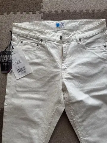 화이트 슬림핏 데님