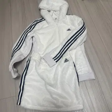 adidas 퍼 소재 복슬복슬 셋업