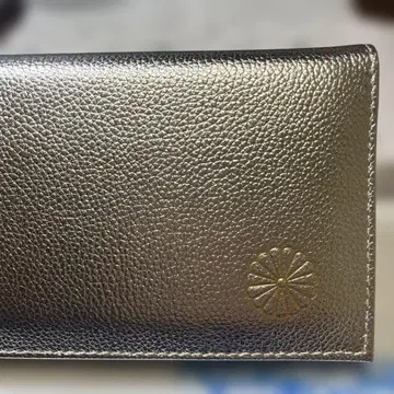 새상품 미사용 황궁 어소 국화 문양 장지갑 실버 은색