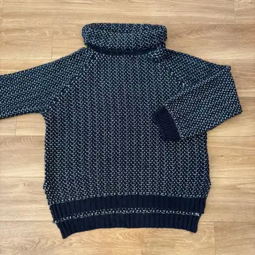 BITTOKO 터틀넥 니트 네이비 x 화이트 겨울 코디