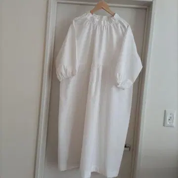 화이트 롱 모자 꽁지 원피스 개더 포함